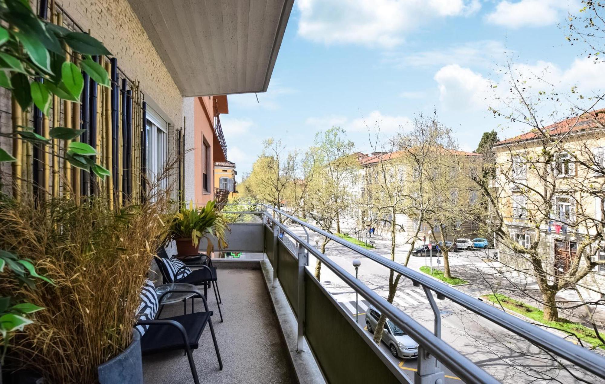 2 Bedroom Cozy Apartment In 고리치아 외부 사진